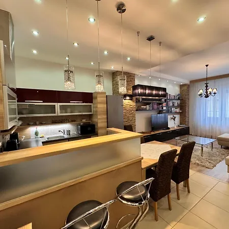 Διαμέρισμα Hollan49 Luxury At The Danube, *